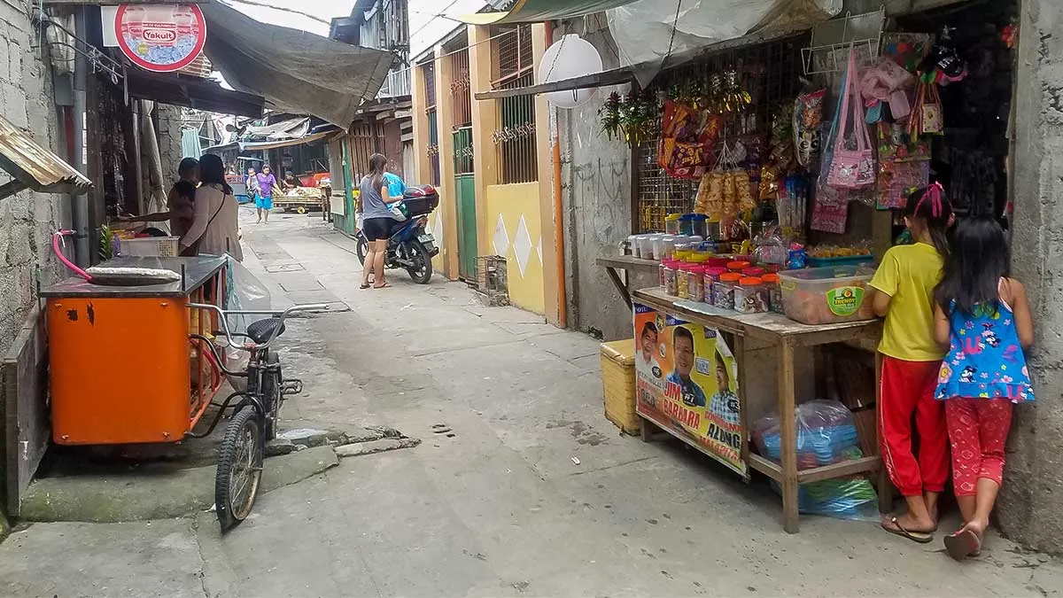 An alleyway in the Caloocan ghetto, Philippines